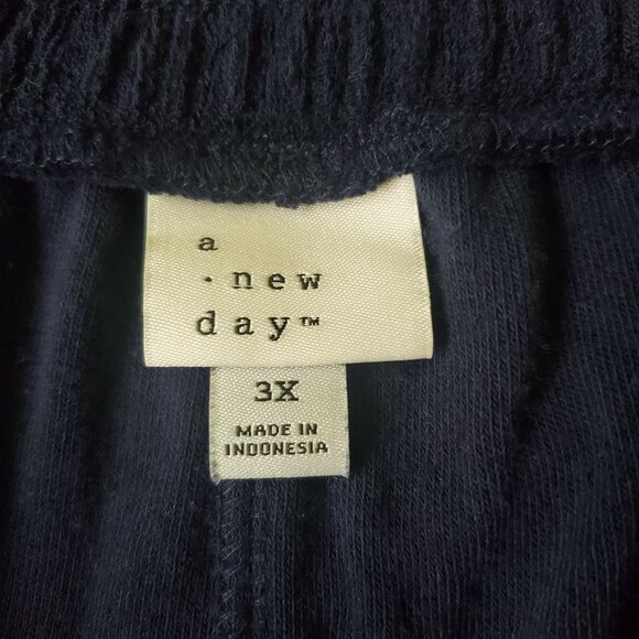 A new day womens shorts plus Size 3X navy blue Terrycloth Pull-on midwaist nwot - Picture 3 of 10
